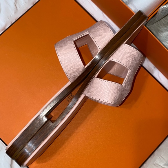 NEW HERMÈS ORAN SANDALS Rose Pâle - Picture 5 of 17